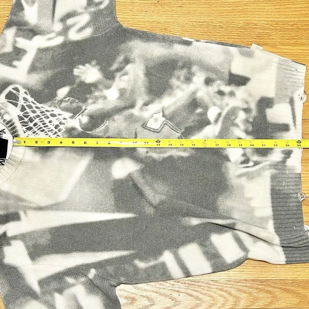 Air Jordan Knit Men’s Size M White Black Graphic Print Crew Sweatshirt Sweater